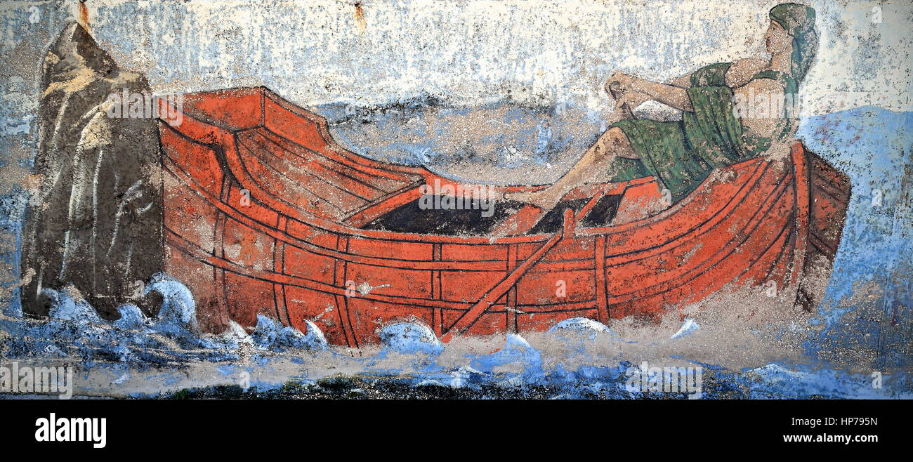 Kas, Turkey-April 4, 2015: Anonimo disegni sulle pareti interne del porto frangiflutti raffigurano scene storico e motivi locali: immagine sbiadita di un sé Foto Stock