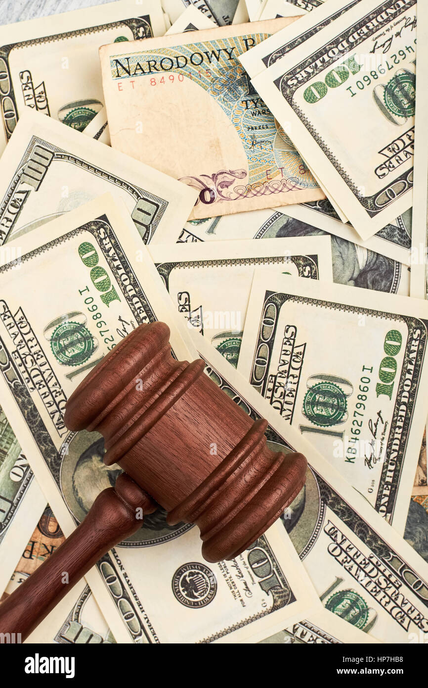 Dollari americani e martello. Dire no alla corruzione. Foto Stock