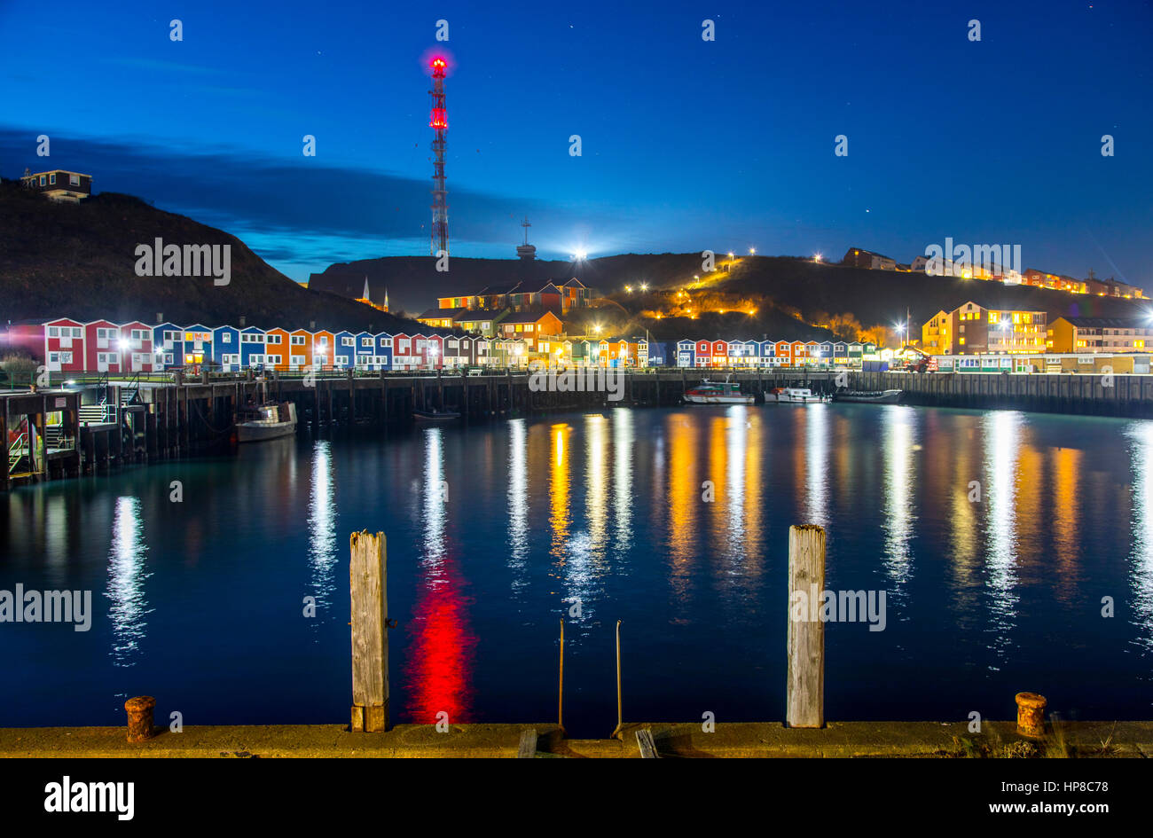 Helgoland, un isola tedesca nel Mare del Nord, offshore, porto con ex pescatori di capanne, aragosta baracche, chiamato Hummerbuden, ora utilizzato come negozi, bar Foto Stock