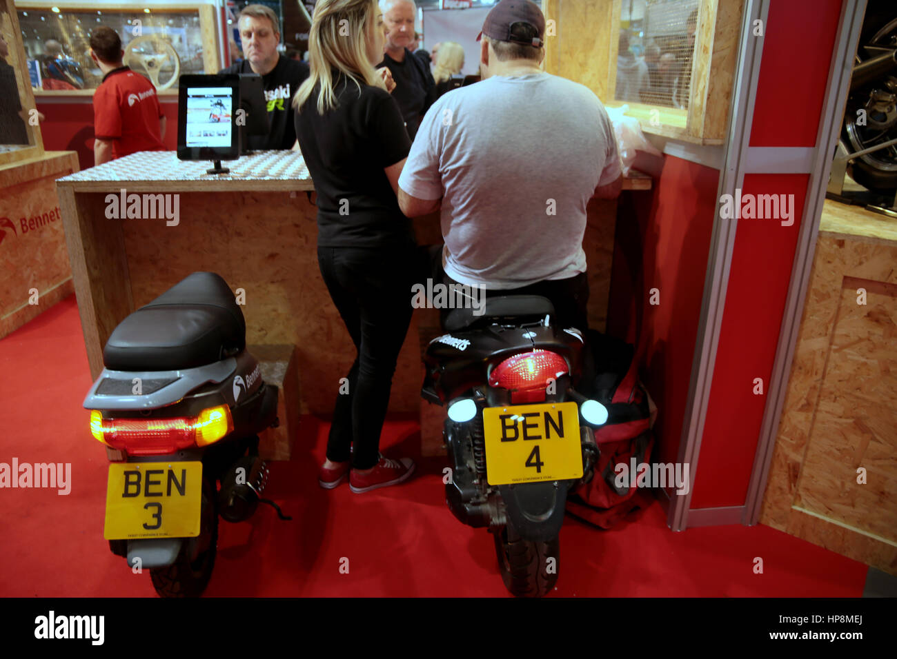 Londra, Regno Unito. 19 Feb, 2017. Il Carole Nash MCN Motorcycle Show 2017 aveva 22 dei principali produttori mondiali e il meglio della nuova moto, come pure le ragazze e di capi di abbigliamento e accessori per piloti. Credito: Paolo Quezada-Neiman/Alamy Live News Foto Stock