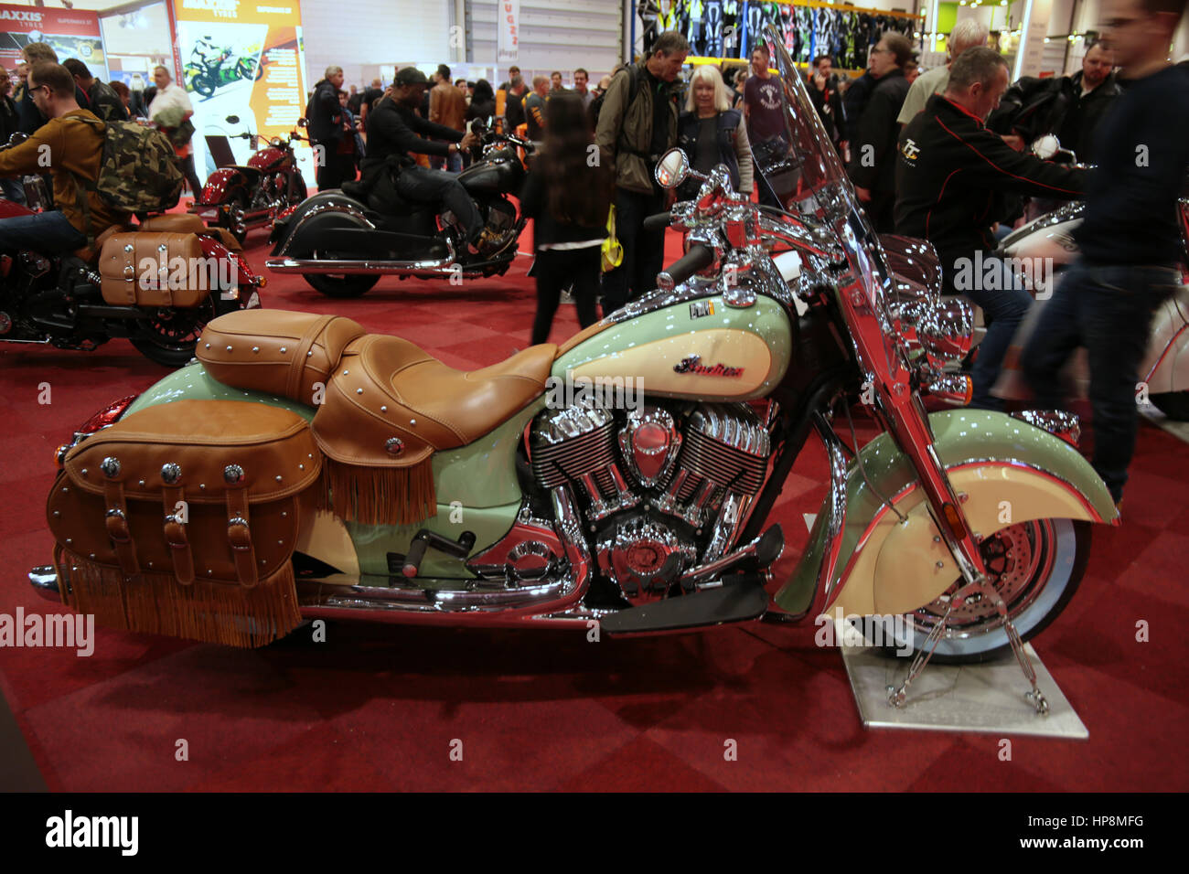 Londra, Regno Unito. 19 Feb, 2017. Il Carole Nash MCN Motorcycle Show 2017 aveva 22 dei principali produttori mondiali e il meglio della nuova moto, come pure le ragazze e di capi di abbigliamento e accessori per piloti. Credito: Paolo Quezada-Neiman/Alamy Live News Foto Stock