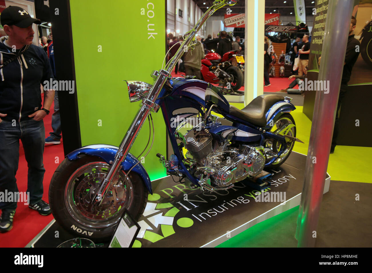 Londra, Regno Unito. 19 Feb, 2017. Il Carole Nash MCN Motorcycle Show 2017 aveva 22 dei principali produttori mondiali e il meglio della nuova moto, come pure le ragazze e di capi di abbigliamento e accessori per piloti. Credito: Paolo Quezada-Neiman/Alamy Live News Foto Stock