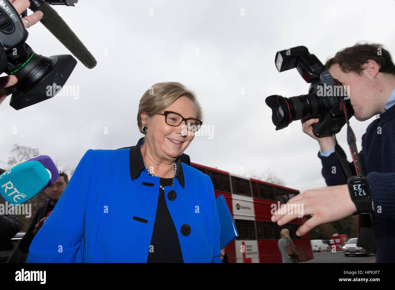 Dublino, Irlanda. Xx Febbraio, 2017. Nella foto presso il Ministero degli Affari Esteri e del commercio, Iveagh House, Dublino oggi per la visita da parte degli EMIRATI ARABI UNITI Ministro degli Esteri HH Sheikh Abdullah bin Zayed Al Nahyan in Irlanda. Credito: Pietro Cavanagh/Alamy Live News Foto Stock