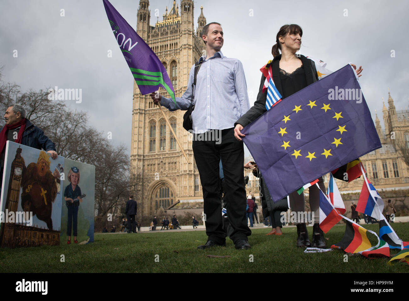 I lavoratori europei, infermieri, assistenti sociali e assistenti didattici protesta al di fuori della sede del parlamento di Londra prima di lobbismo MPs oltre il loro diritto a rimanere nel Regno Unito. Foto Stock