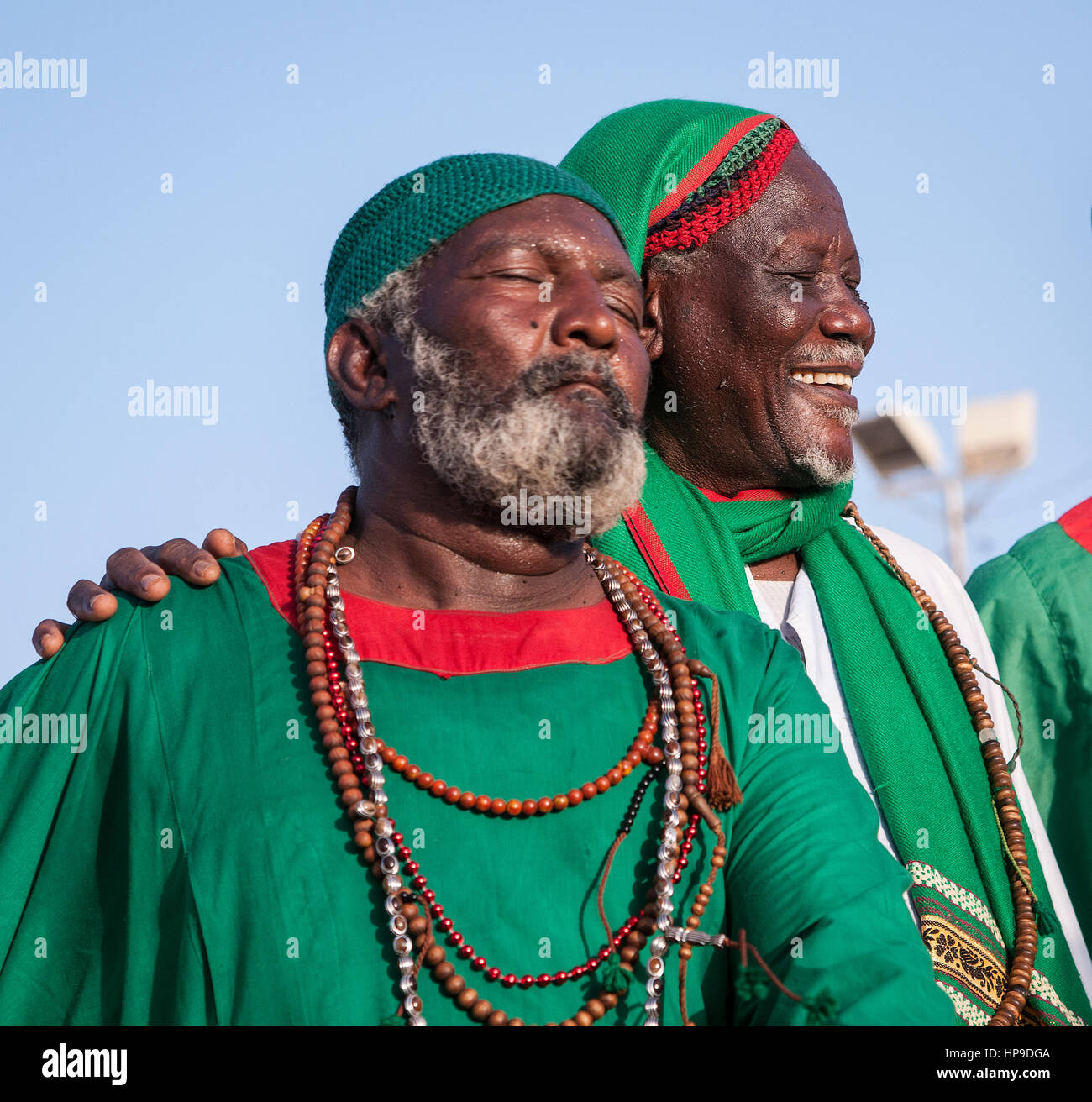 SUDAN, OMDURMAN: ogni venerdì i sufi di Omdurman, l altra metà del Sudan settentrionale la capitale Khartoum, si riuniscono per la loro 'dhikr' - Canti e danc Foto Stock