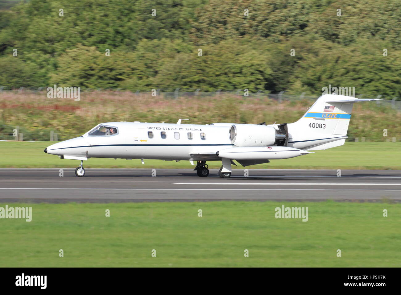 84-0083, un Learjet C-21A della United States Air Force Europa, a Prestwick International Airport in Ayrshire. Foto Stock