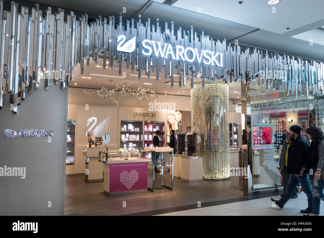 Cristalli Swarovski negozio al dettaglio nel centro Eaton in Toronto  Ontario Canada Foto stock - Alamy