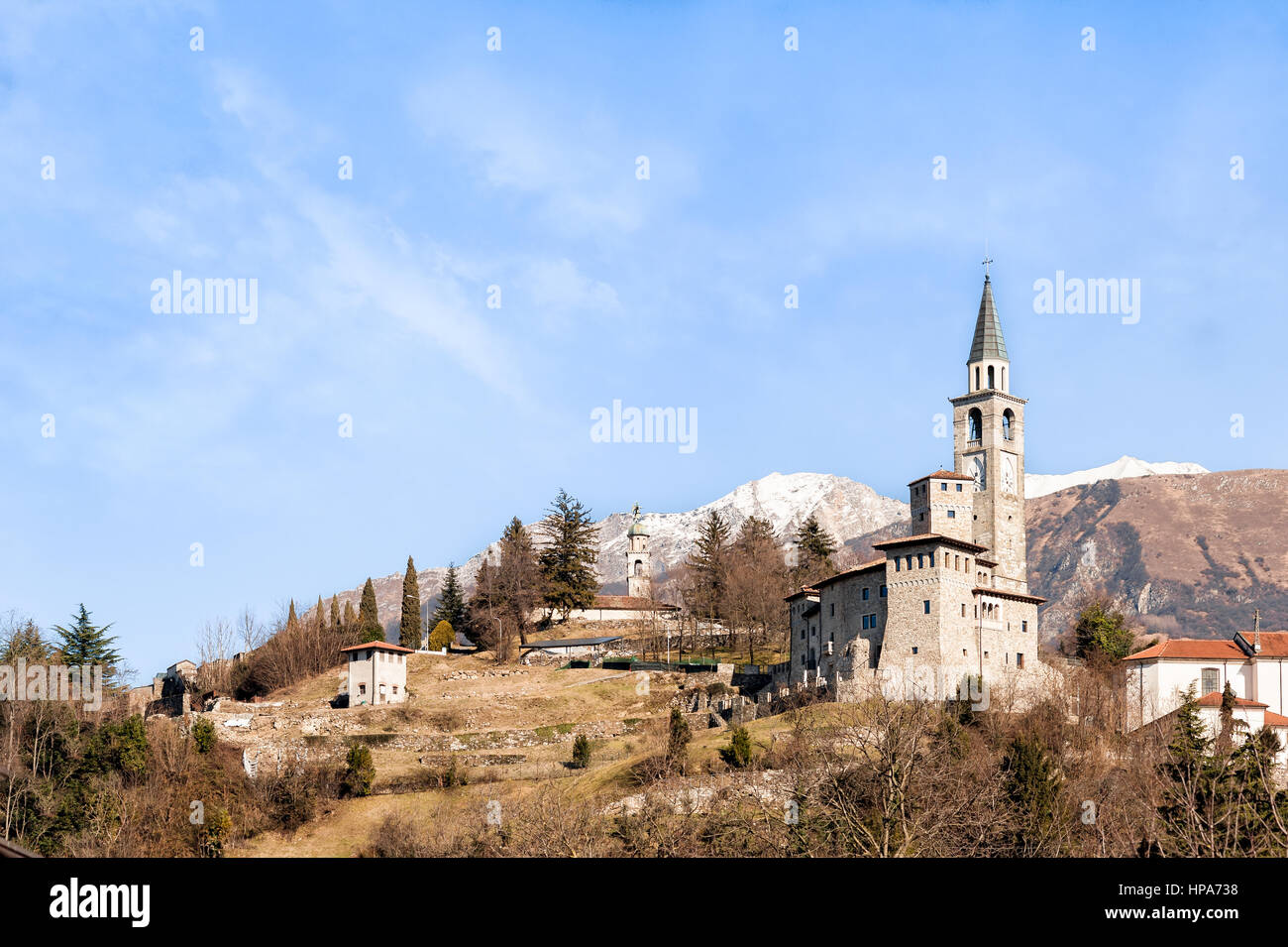 Castello medievale in Italia nelle colline ai piedi delle Alpi. Artegna, Udine. Foto Stock