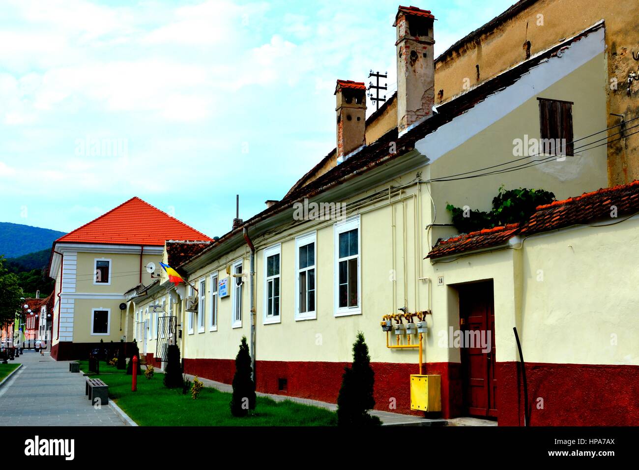 Tipico paesaggio urbano nel villaggio Codlea, Transilvania Foto Stock