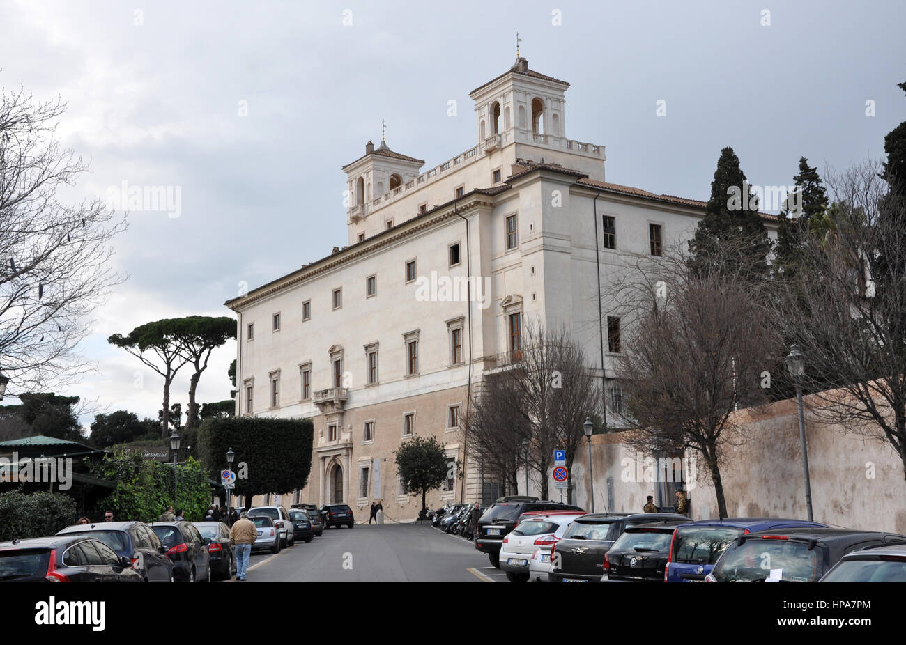 Roma, Italia - 17 Marzo 2016: La Villa Medici si trova nei giardini di Villa Borghese vicino alla chiesa di Trinita' dei Monti è una delle attrazioni turistiche Foto Stock