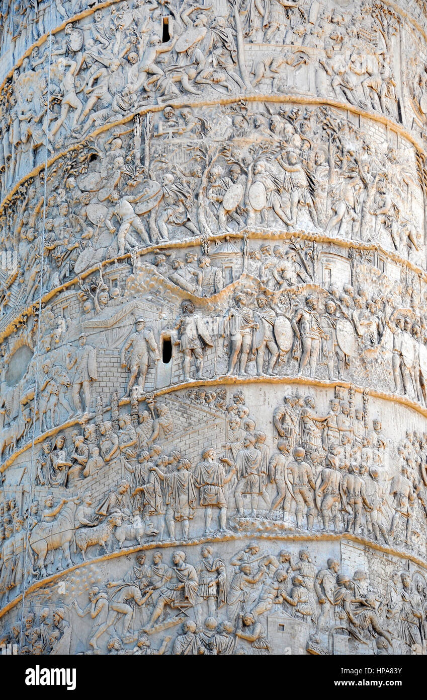 Dettaglio della colonna di Traianus, Colonna di Traiano. Roma, Italia Foto Stock