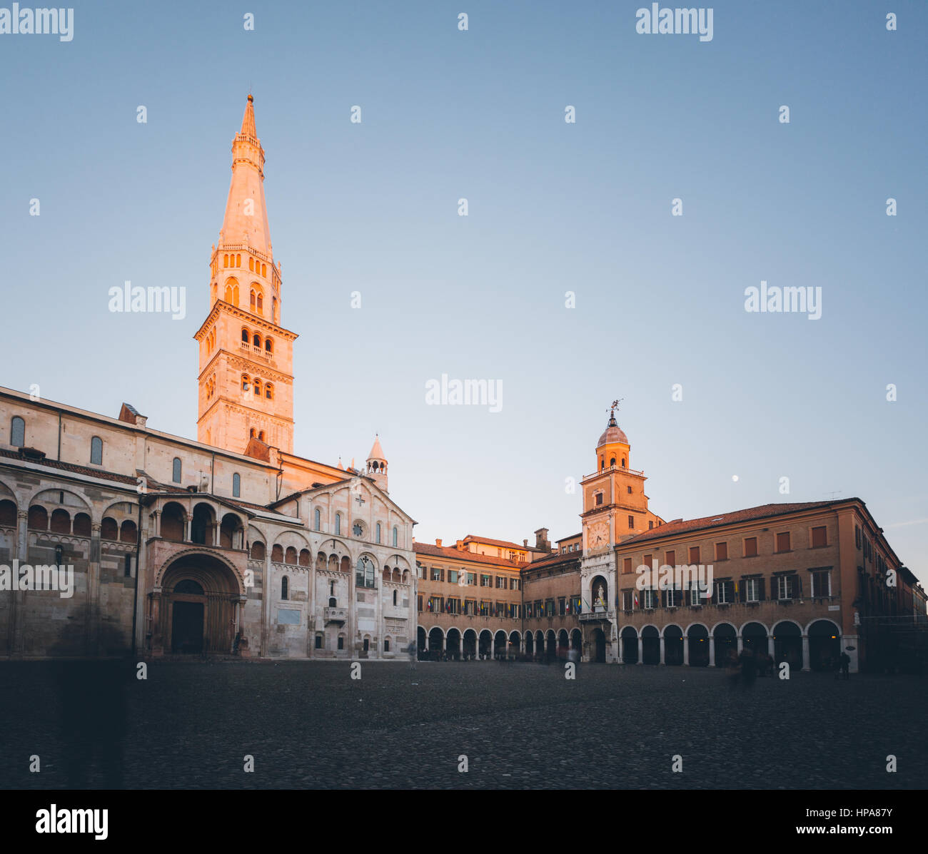 Modena, Emilia Romagna, Italia. Piazza Grande e il Duomo al tramonto. Foto Stock