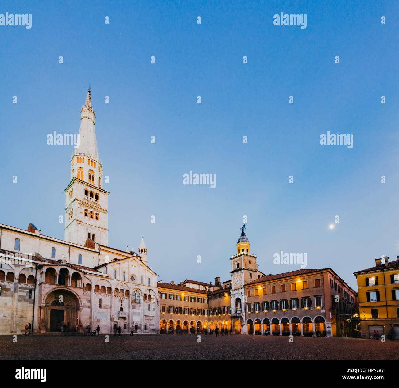 Modena, Emilia Romagna, Italia. Piazza Grande e il Duomo al tramonto. Foto Stock