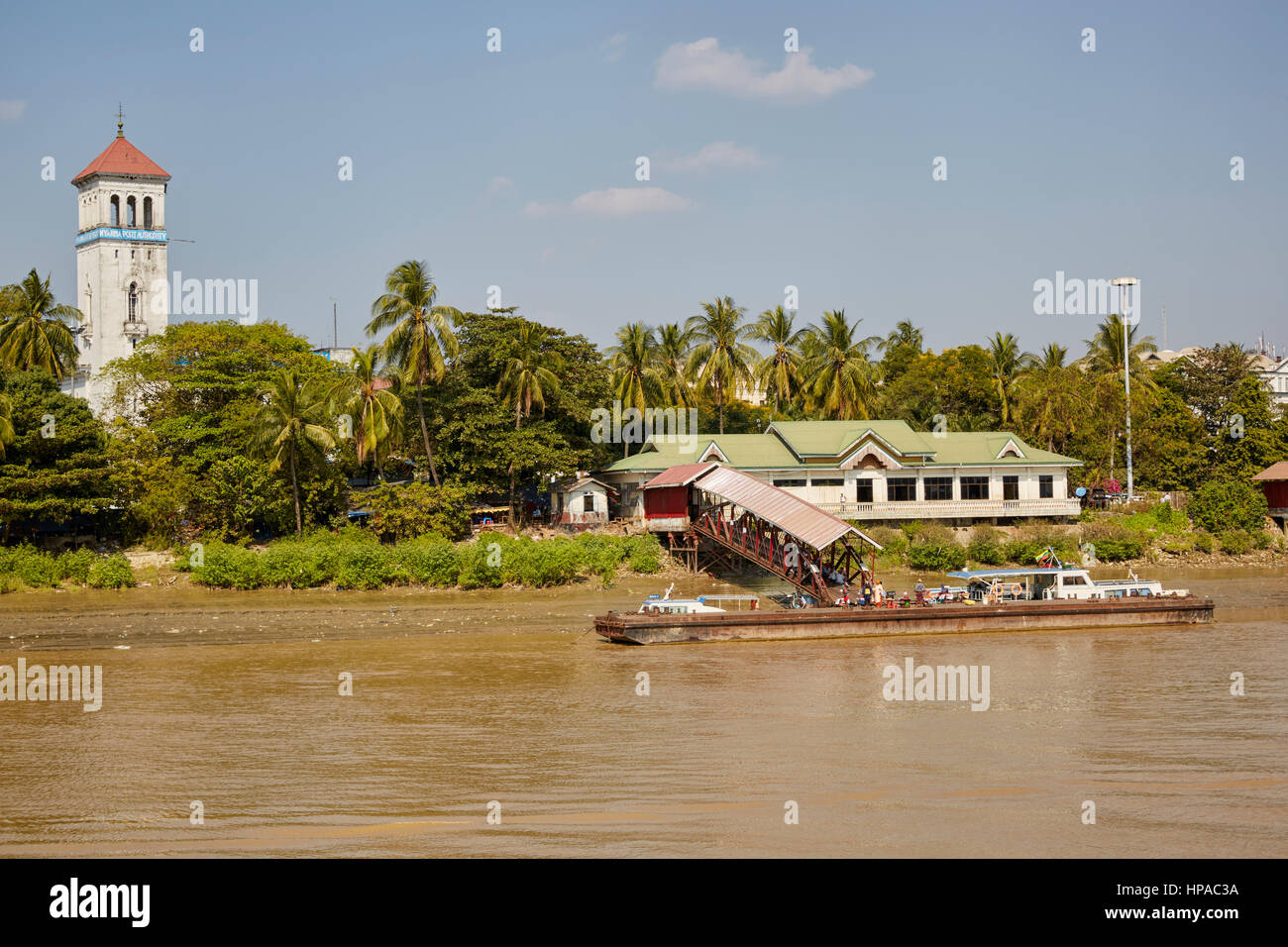 Pansodan Ferry Terminal, Yangon, Myanmar, Sud Est asiatico Foto Stock