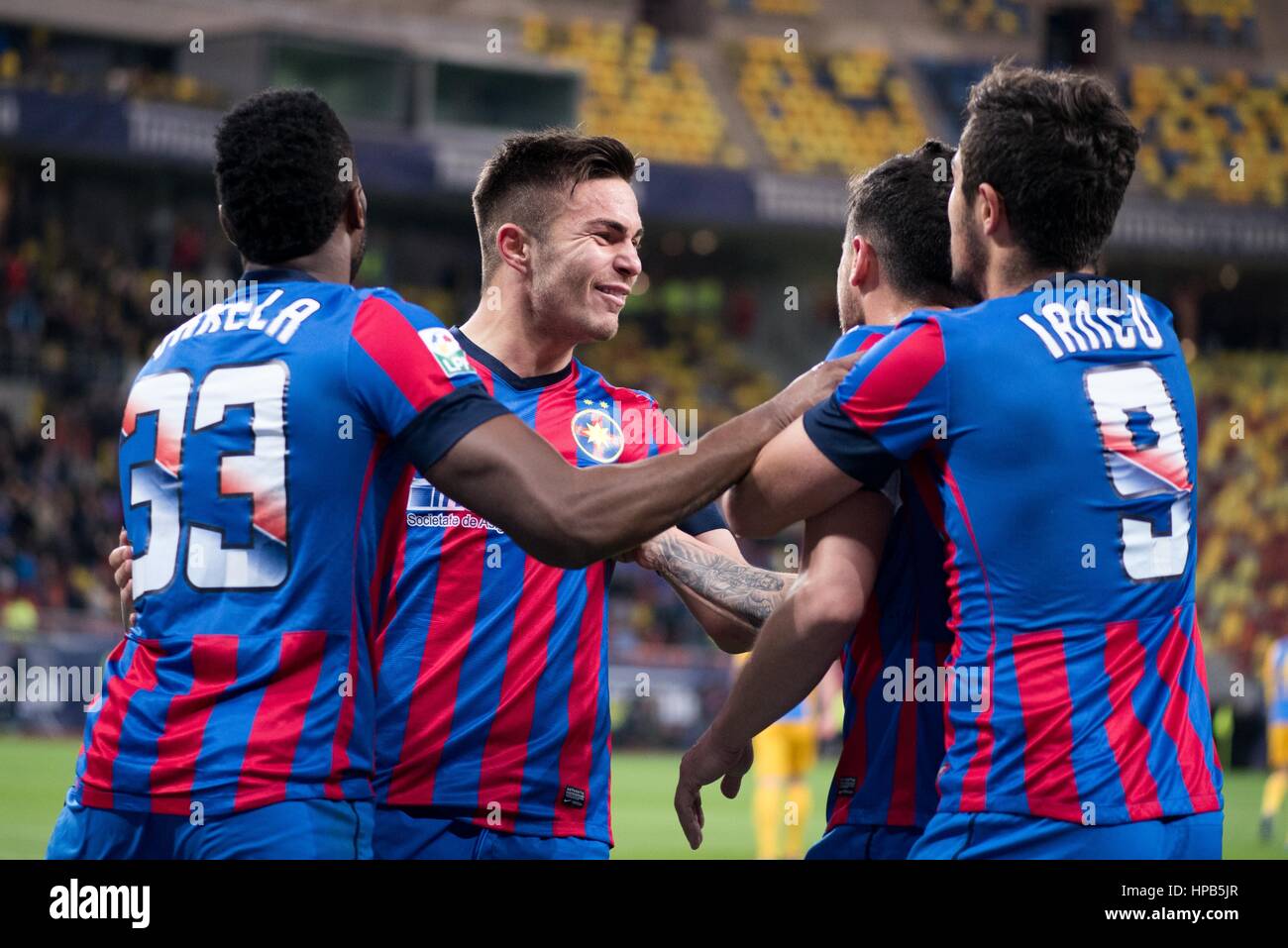 2 aprile 2015: Fernando Varela L, Alin Tosca nel mezzo, Gabriel Iancu #9 di FCSB godendo l'obiettivo durante la Timisoreana Romania Cup Soccer Game tra FC Steaua Bucharest ROU e FC Petrolul Ploiesti ROU a livello nazionale Arena, Romania ROU. Foto: Cronos/Catalin Soare Foto Stock