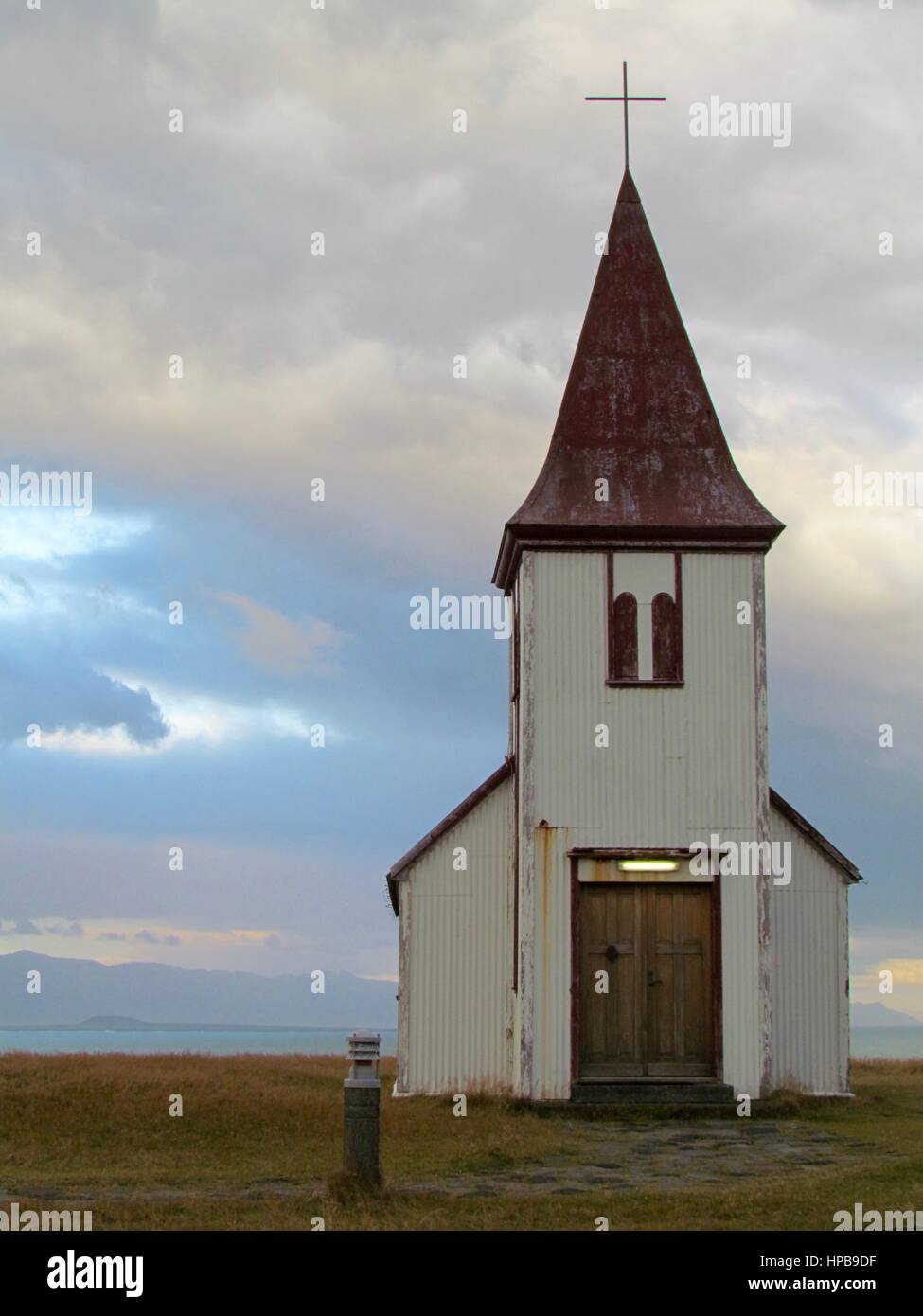 Chiesa abbandonata in Hellnar, Islanda, Snaefellesnes penisola. Foto Stock