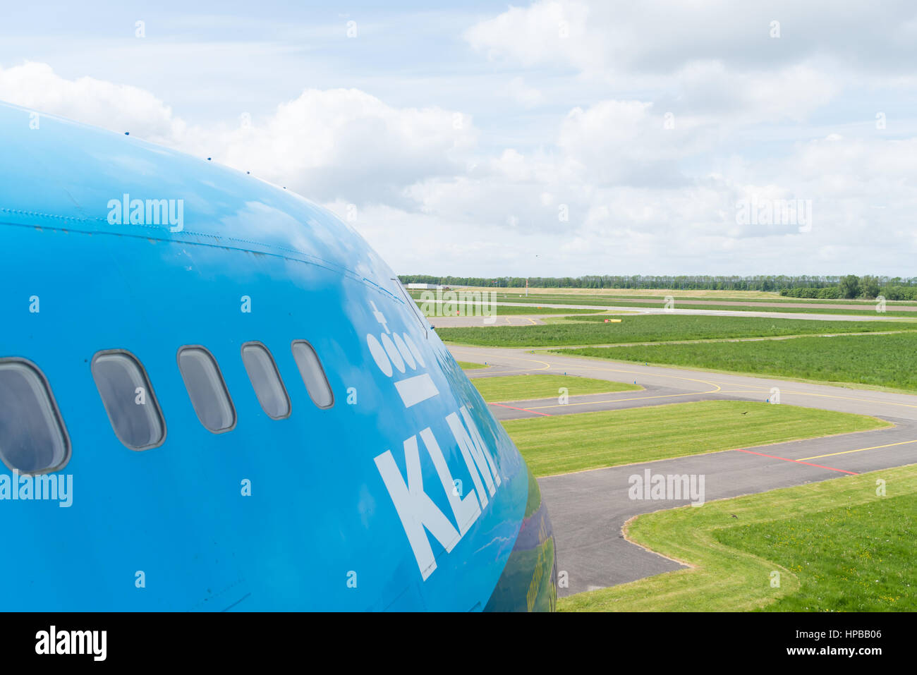LELYSTAD, Paesi Bassi - 15 Maggio 2016: vista laterale di un blu KLM 747 jumbo jet al aviodrome Museo aerospaziale a Lelystad Airport Foto Stock