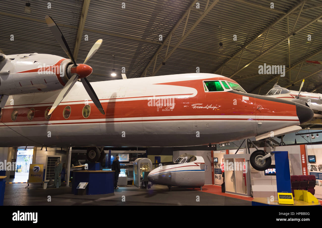 LELYSTAD, Paesi Bassi - 15 Maggio 2016: Fokker F27 amicizia piano nell'Aviodrome Museo aerospaziale Foto Stock
