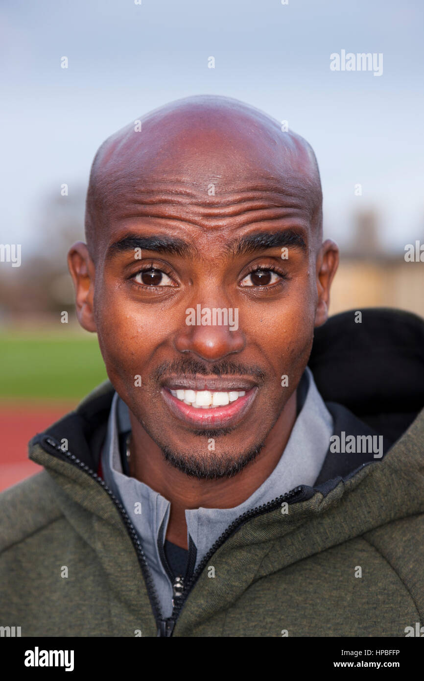 Sir Mo Farah CBE, presso il St Mary's University, Twickenham / Saint Marys Uni, per frequentare la denominazione dei ' Sir Mo Farah ' esecuzione di traccia. (86) Foto Stock