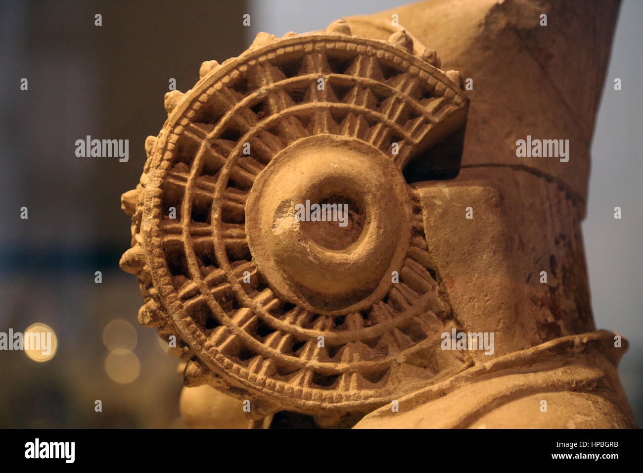 Dama di Elche. Urna funeraria. Del IV secolo A.C. Da l'Alcudia. Scultura iberica. Donna che indossa un complesso copricapo e grandi ruote-come bobine. Dettaglio. Foto Stock