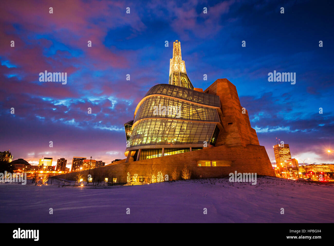 Museo canadese per i Diritti Umani in Winnipeg durante la notte Foto Stock