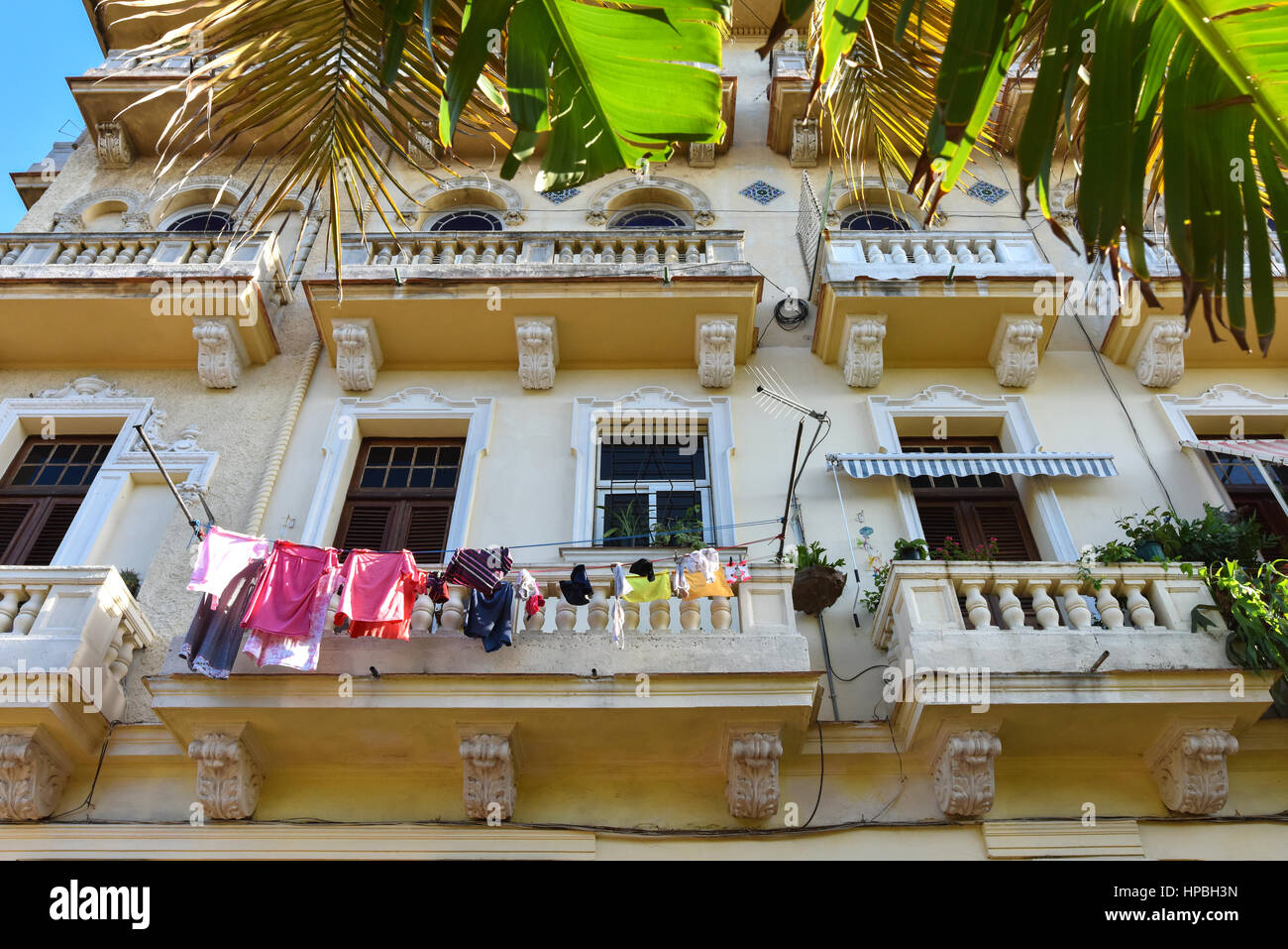 Facciata di una casa Vedado , l'Avana Foto Stock