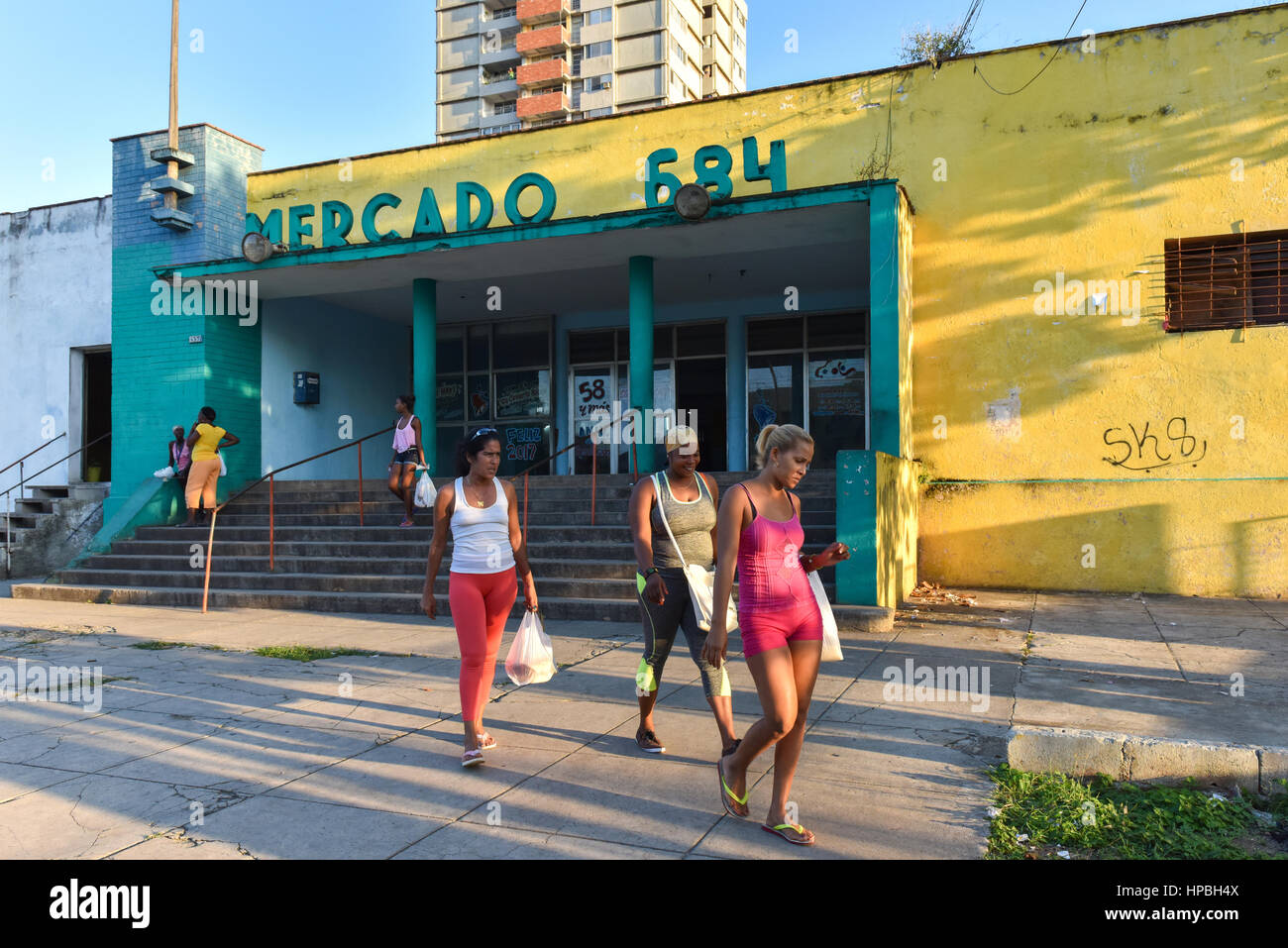 Onorevoli camminando accanto al Mercado,Vedado Havana Foto Stock