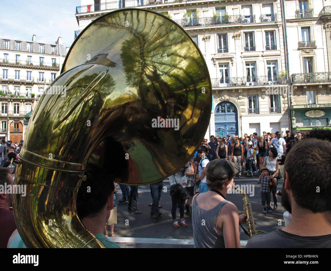 L'Elephanfare SUPELEC studenti brassband, Boulevard Saint Michel, Paris, Francia, Europa Foto Stock