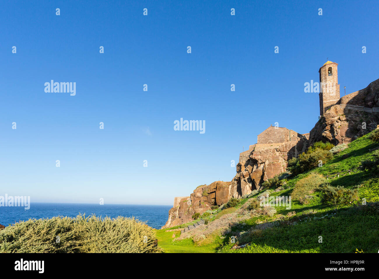 Il giardino del castello al sunsut si affacciano sul mar mediterraneo Castelsardo, Sassari, Golfo dell Asinara, Sardegna Italia Foto Stock