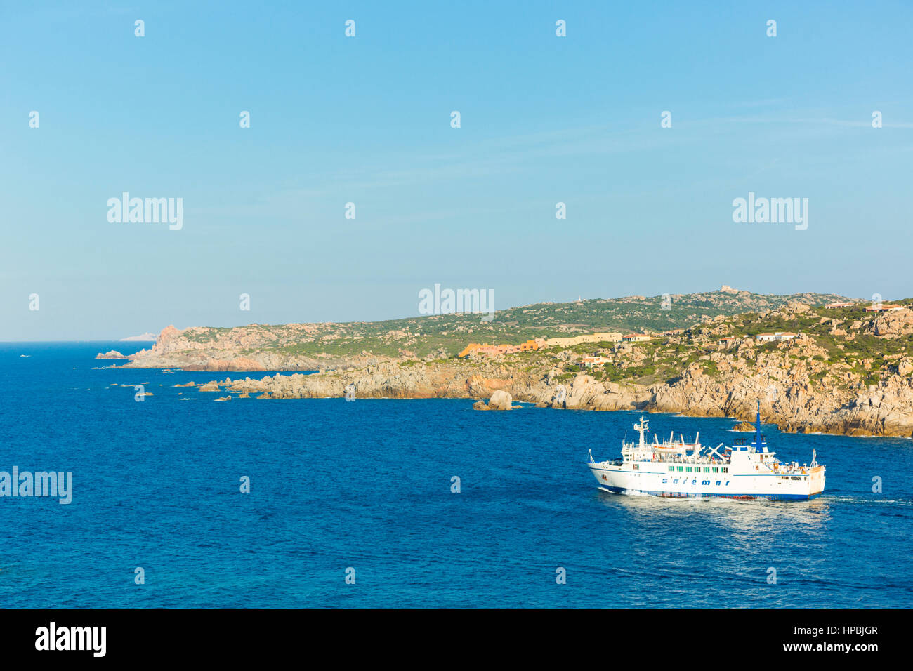 Saremar traghetto naviga da Santa Teresa di Gallura, Sardegna del nord Italia per il Bonifaccio Corsica Foto Stock