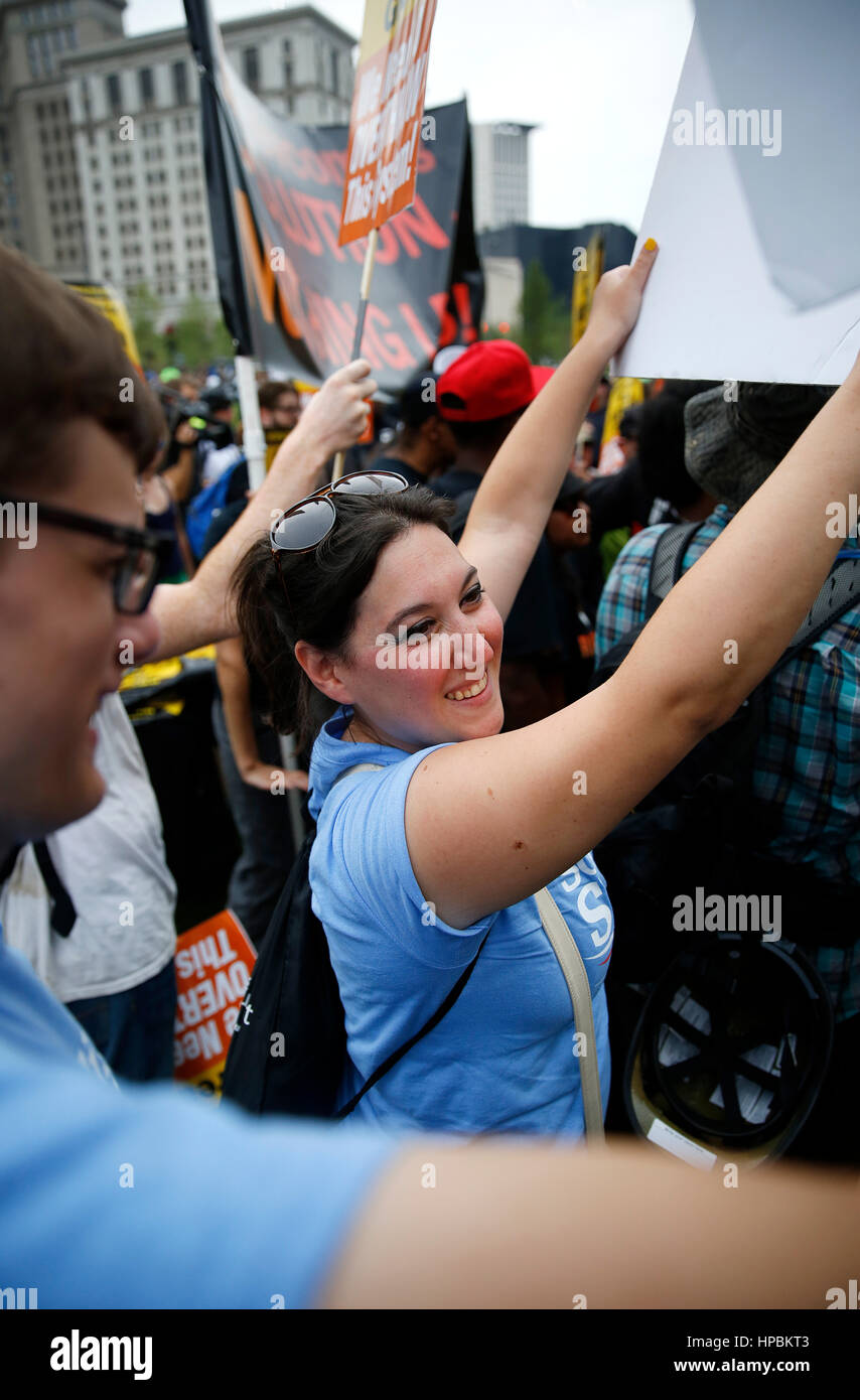 Volontari per il conservatore gruppo di advocacy svolta USA partecipano in un rally al di fuori della Convention Nazionale Repubblicana sulla luglio 21, 2016 Foto Stock