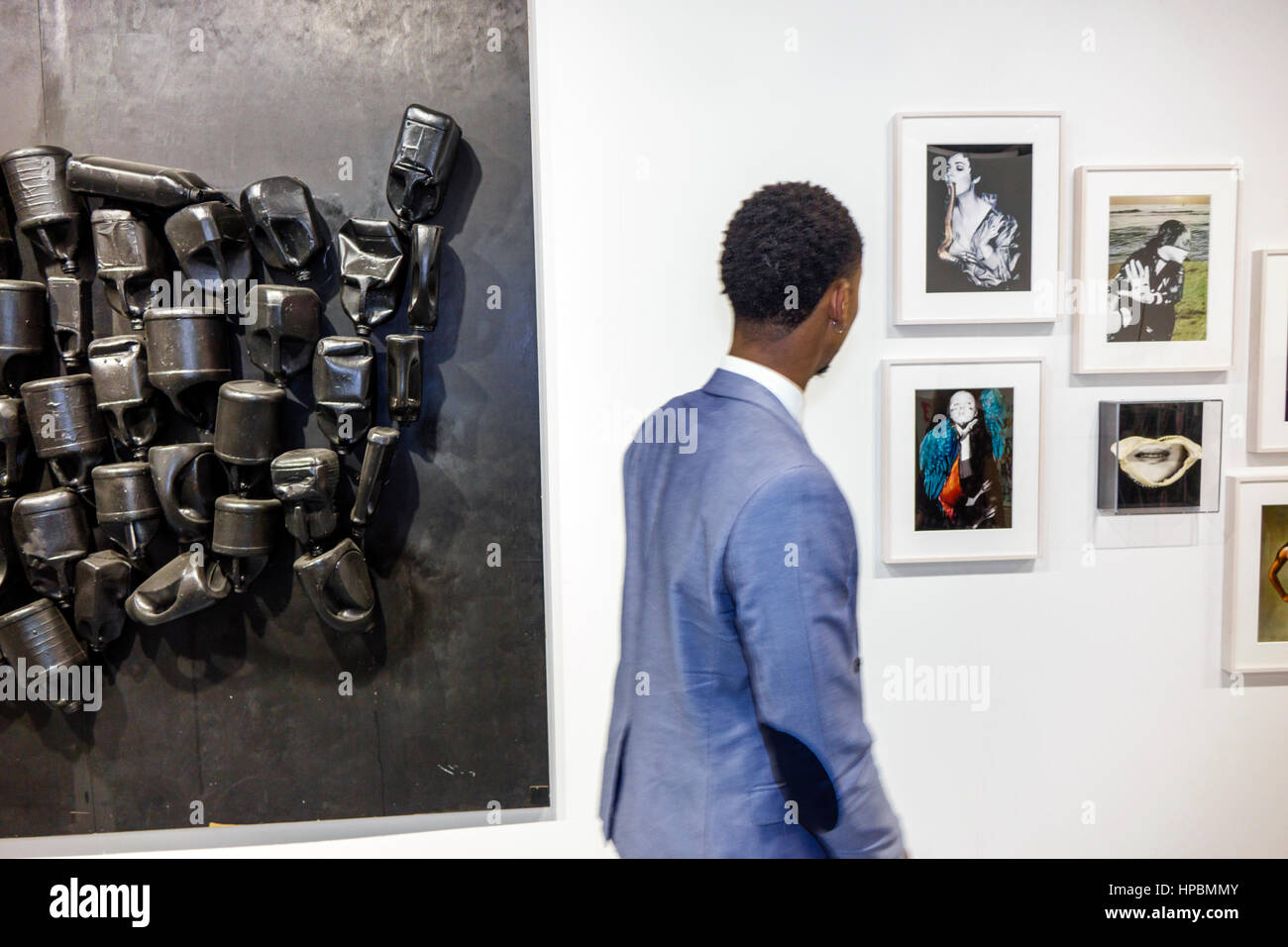 Miami Beach Florida,Convention Center,Art Basel,fiera d'arte,mostra collezione Blum & PoE Gallery,Henry Taylor,bottiglie di plastica,Black spray pai Foto Stock