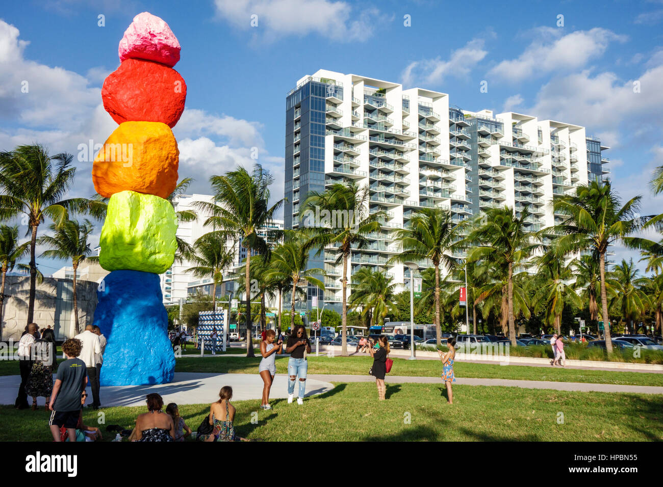 Miami Beach Florida, Collins Park, Art Basel, fiera d'arte, settore pubblico, scultura all'aperto, Miami Mountain, Ugo Rondinone, W Hotel, FL161215104 Foto Stock