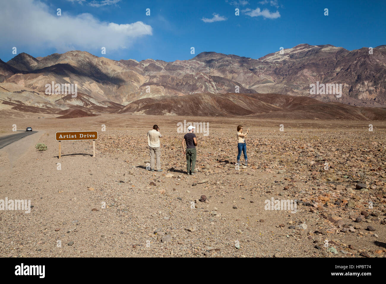 I turisti per scattare delle foto di Parco Nazionale della Valle della Morte, CALIFORNIA, STATI UNITI D'AMERICA Foto Stock
