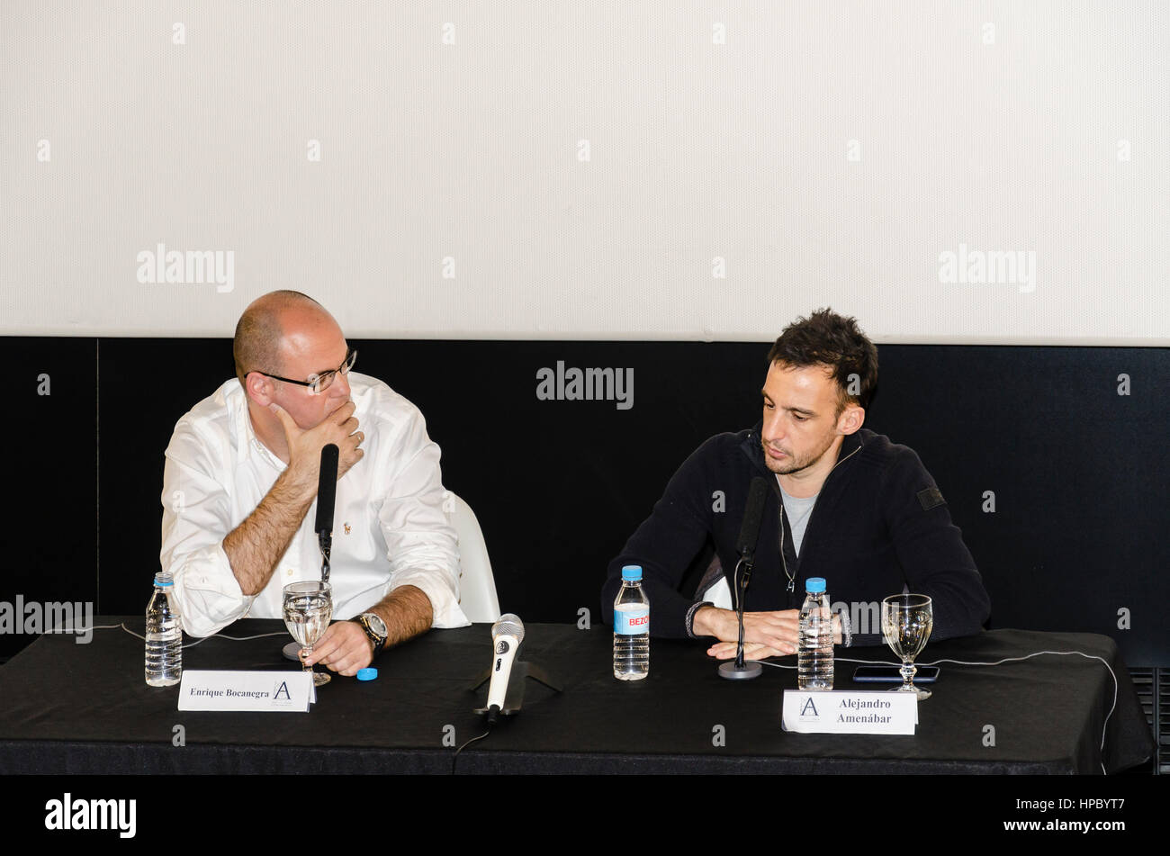 Madrid, Spagna. Xx Febbraio, 2017. Incontro con i filmaker spagnolo Alejandro Amenábar nel Film Academy (destra) Madrid, Spagna, il 20 febbraio 2017. Credito: Enrique Davó/Alamy Live News. Foto Stock