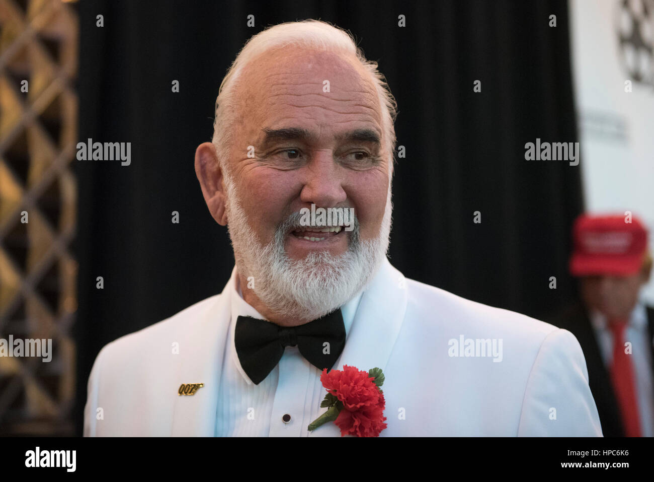 Las Vegas, Stati Uniti d'America. Xx Febbraio 2017. Sean Connery impersonator John Allen appeso fuori sul tappeto rosso prima della bobina premi al Golden Nugget Hotel & Casino di Las Vegas, Nev., il 20 febbraio 2017. I premi mostra che è destinato ad essere un divertente omaggio all'Academy Awards. (Foto di Jason Ogulnik) Credito: Jason Ogulnik/Alamy Live News Foto Stock