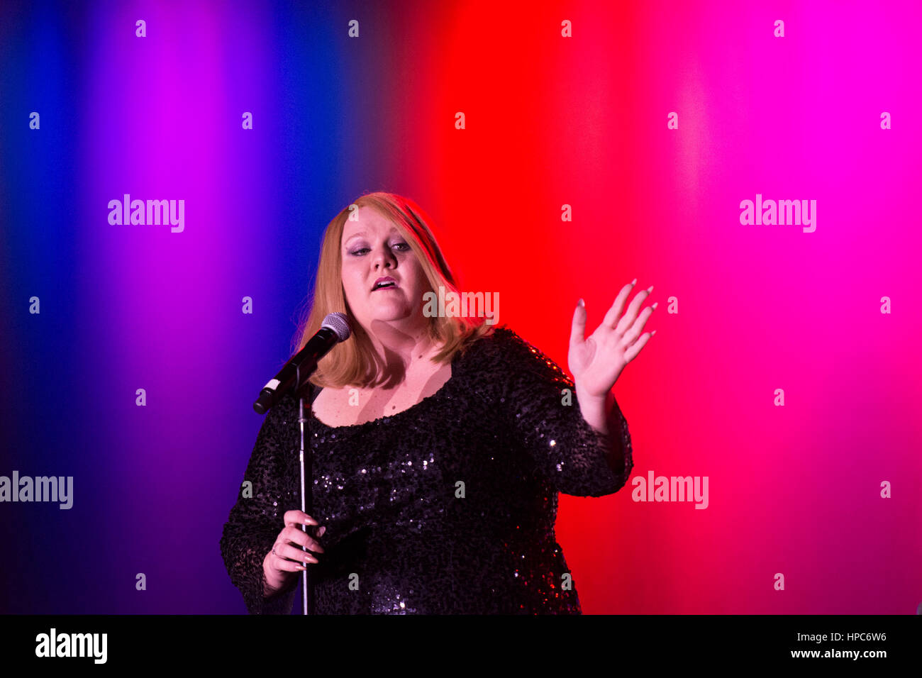 Las Vegas, Stati Uniti d'America. Xx Febbraio 2017. Adele impersonator Andrea Tyler esegue durante la bobina premi al Golden Nugget Hotel & Casino di Las Vegas, Nev., il 20 febbraio 2017. I premi mostra che è destinato ad essere un divertente omaggio all'Academy Awards. (Foto di Jason Ogulnik) Credito: Jason Ogulnik/Alamy Live News Foto Stock