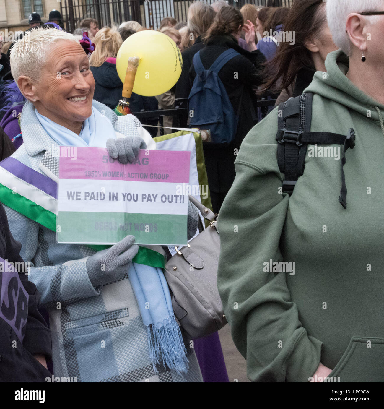 Londra, Regno Unito. Il 21 febbraio 2017. Una lobby di Parliment dalle donne contro la pensione statale Inequalty per protestare contro le modifiche dello stato dell' età pensionabile per le donne Credito: Ian Davidson/Alamy Live News Foto Stock