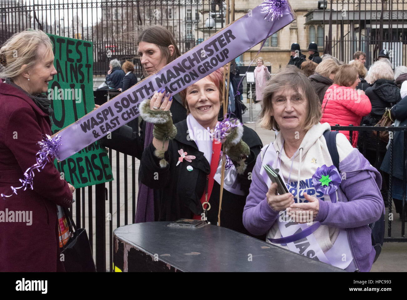 Londra, Regno Unito. Il 21 febbraio 2017. Una lobby di Parliment dalle donne contro la pensione statale Inequalty per protestare contro le modifiche dello stato dell' età pensionabile per le donne Credito: Ian Davidson/Alamy Live News Foto Stock