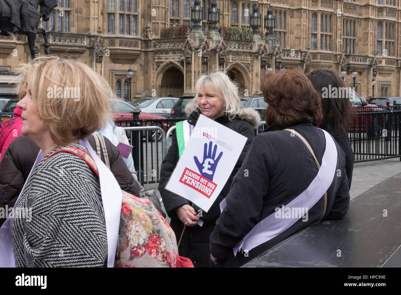 Londra, Regno Unito. Il 21 febbraio 2017. Una lobby di Parliment dalle donne contro la pensione statale Inequalty per protestare contro le modifiche dello stato dell' età pensionabile per le donne Credito: Ian Davidson/Alamy Live News Foto Stock