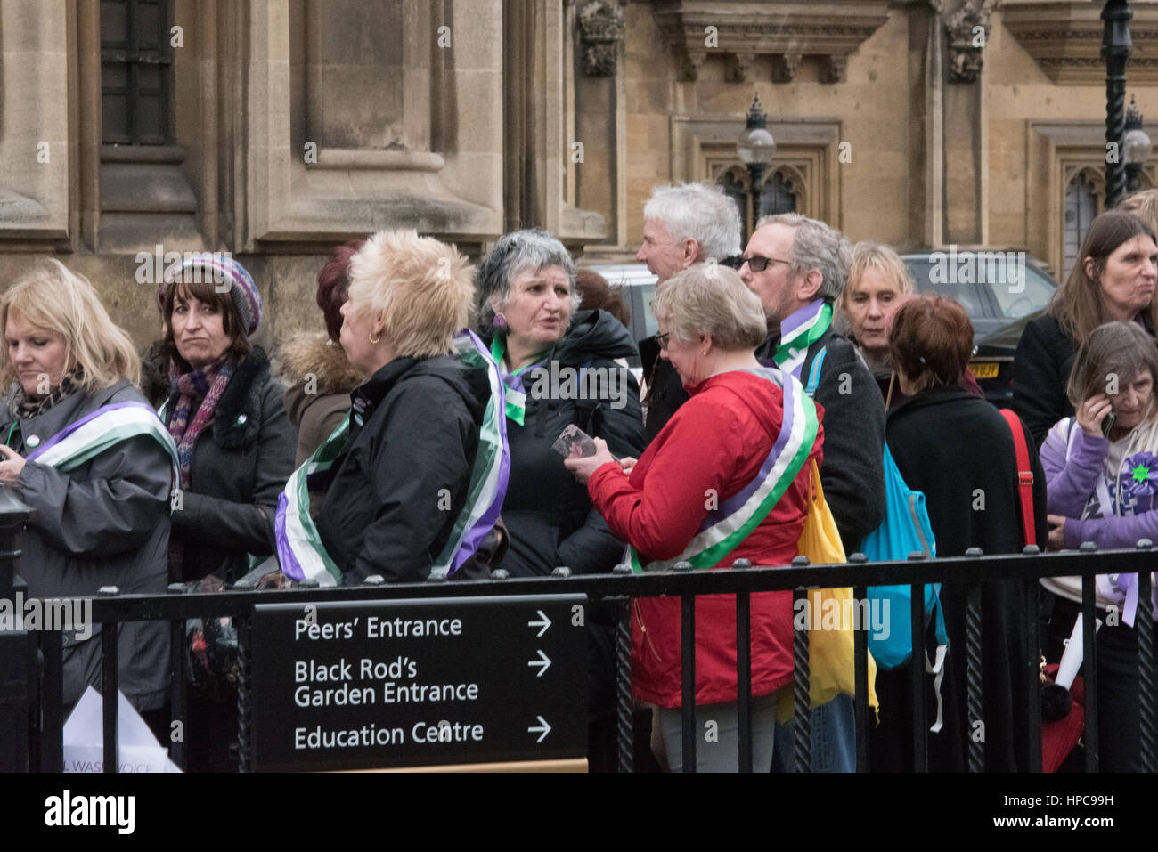 Londra, Regno Unito. Il 21 febbraio 2017. Una lobby di Parliment dalle donne contro la pensione statale Inequalty per protestare contro le modifiche dello stato dell' età pensionabile per le donne Credito: Ian Davidson/Alamy Live News Foto Stock