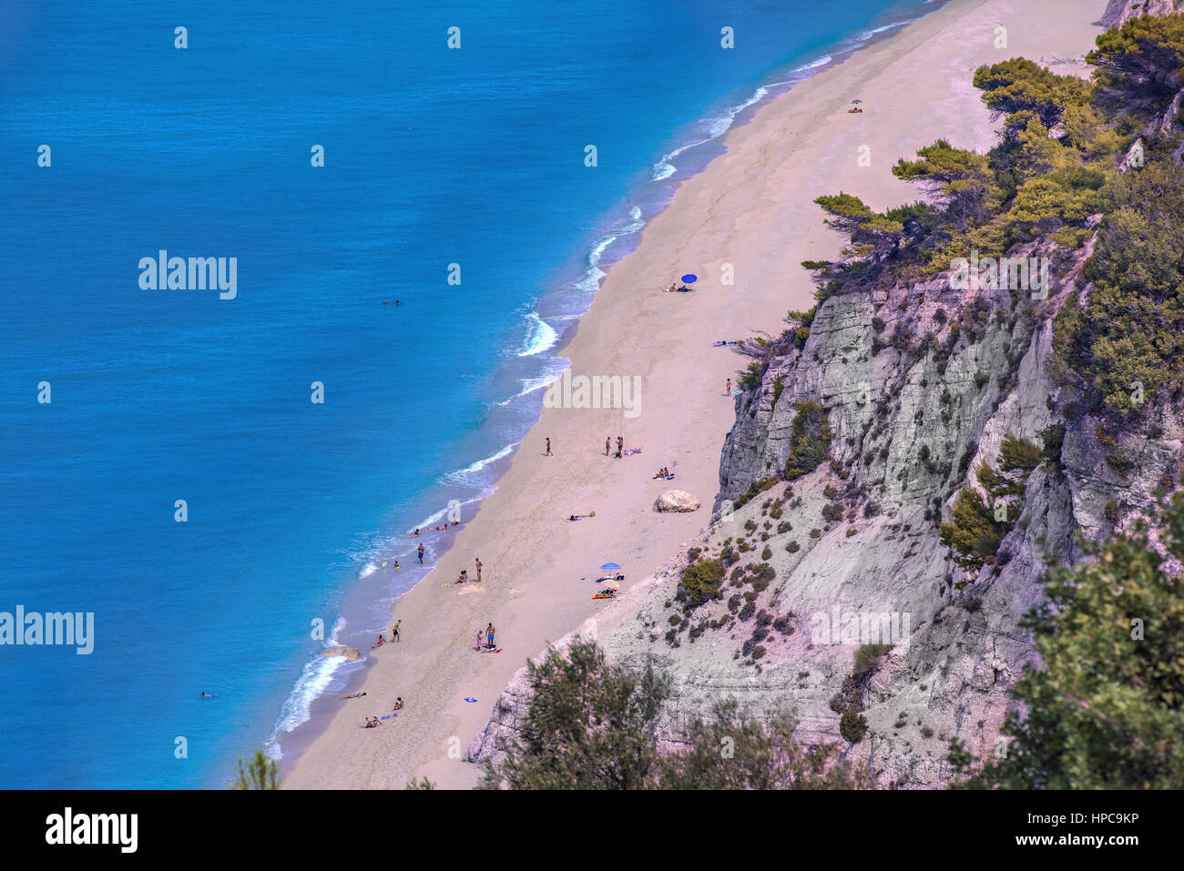 Vista panoramica di Egremnoi beach in soutth western di Lefkada isola, mare Ionio, Grecia Foto Stock