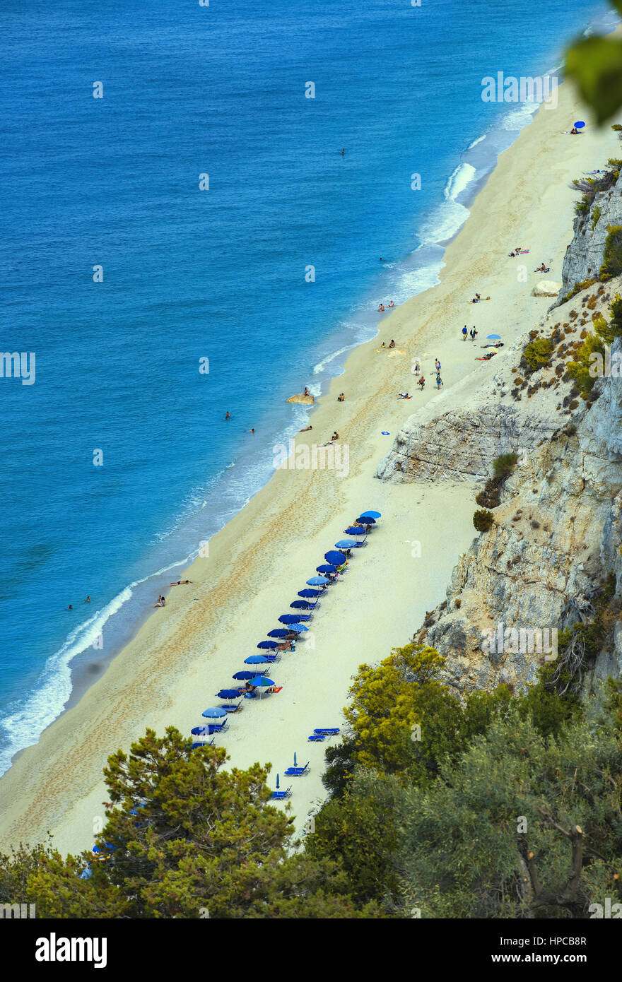 Vista panoramica di Egremnoi beach in soutth western di Lefkada isola, mare Ionio, Grecia Foto Stock