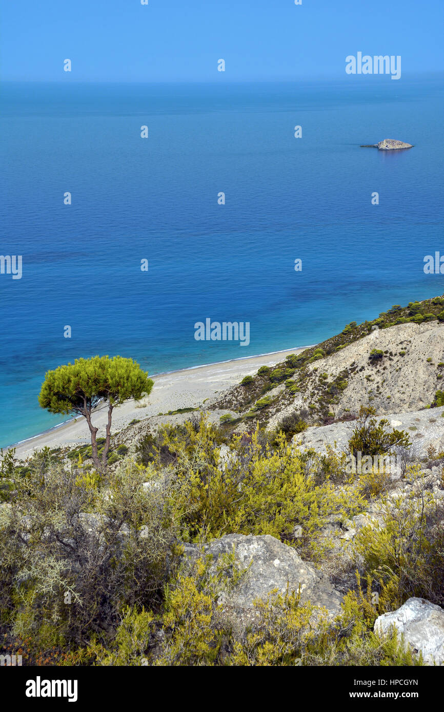 Vista da sopra alla spiaggia di Platis Gialos alla parte occidentale di Lefkada isola del mar Ionio, Grecia Foto Stock