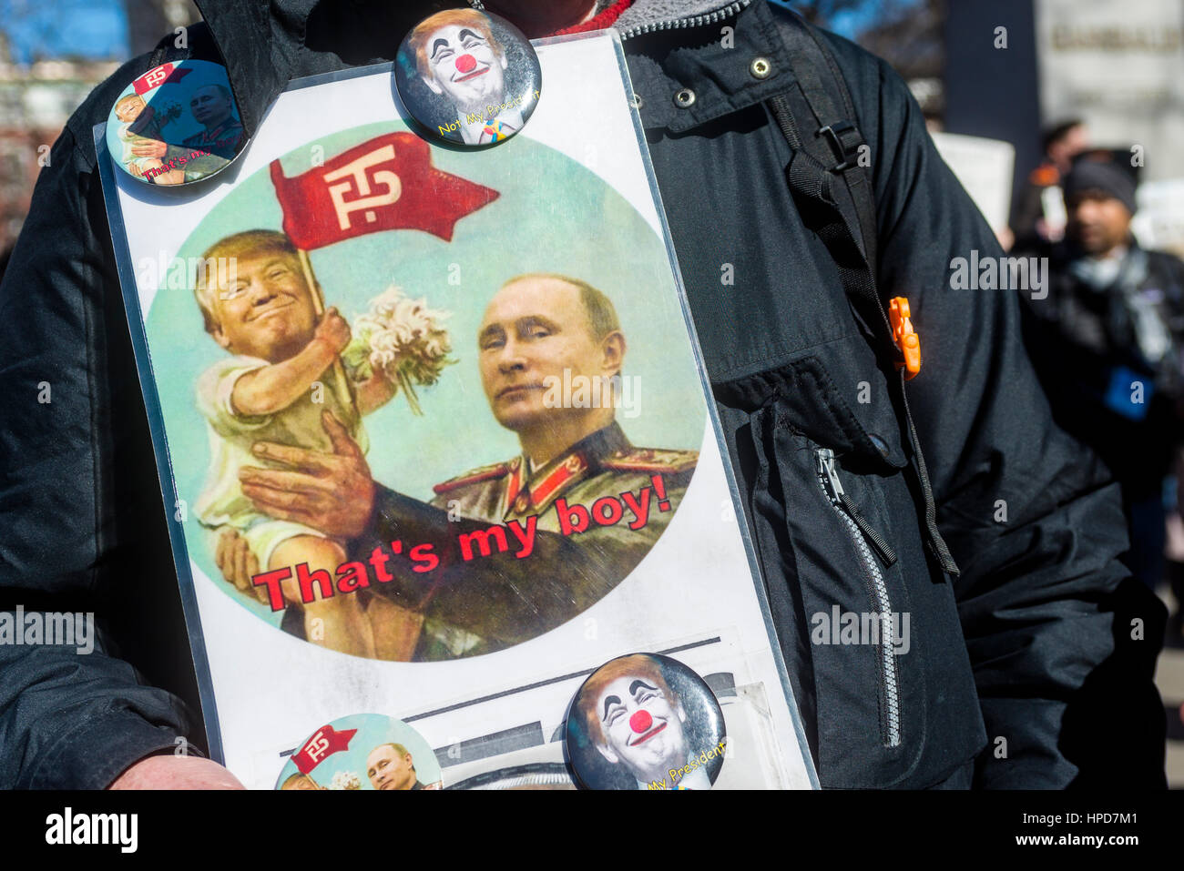 New York, Stati Uniti d'America 17 Febbraio 2017 - Gli attivisti si sono stretti a Washington Square, in solidarietà con lo sciopero generale per protestare contro l'amministrazione vincente e il loro anti-le politiche democratiche. ©Stacy Rosenstock Walsh/Alamy Live News Foto Stock