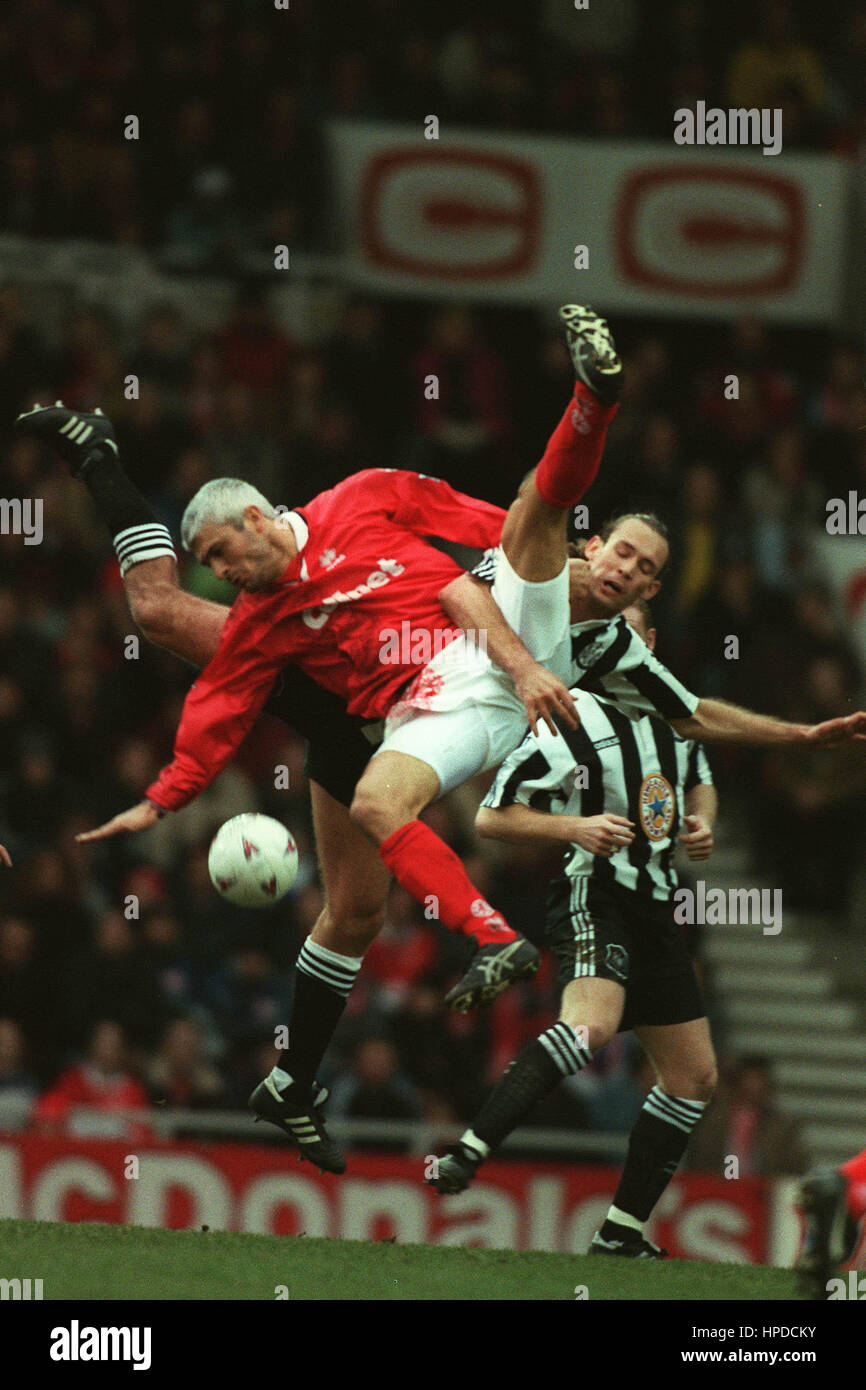 FABRIZIO RAVANELLI & PEACOCK MIDDLESBROUGH V NEWCASTLE UTD 22 Febbraio 1997 Foto Stock