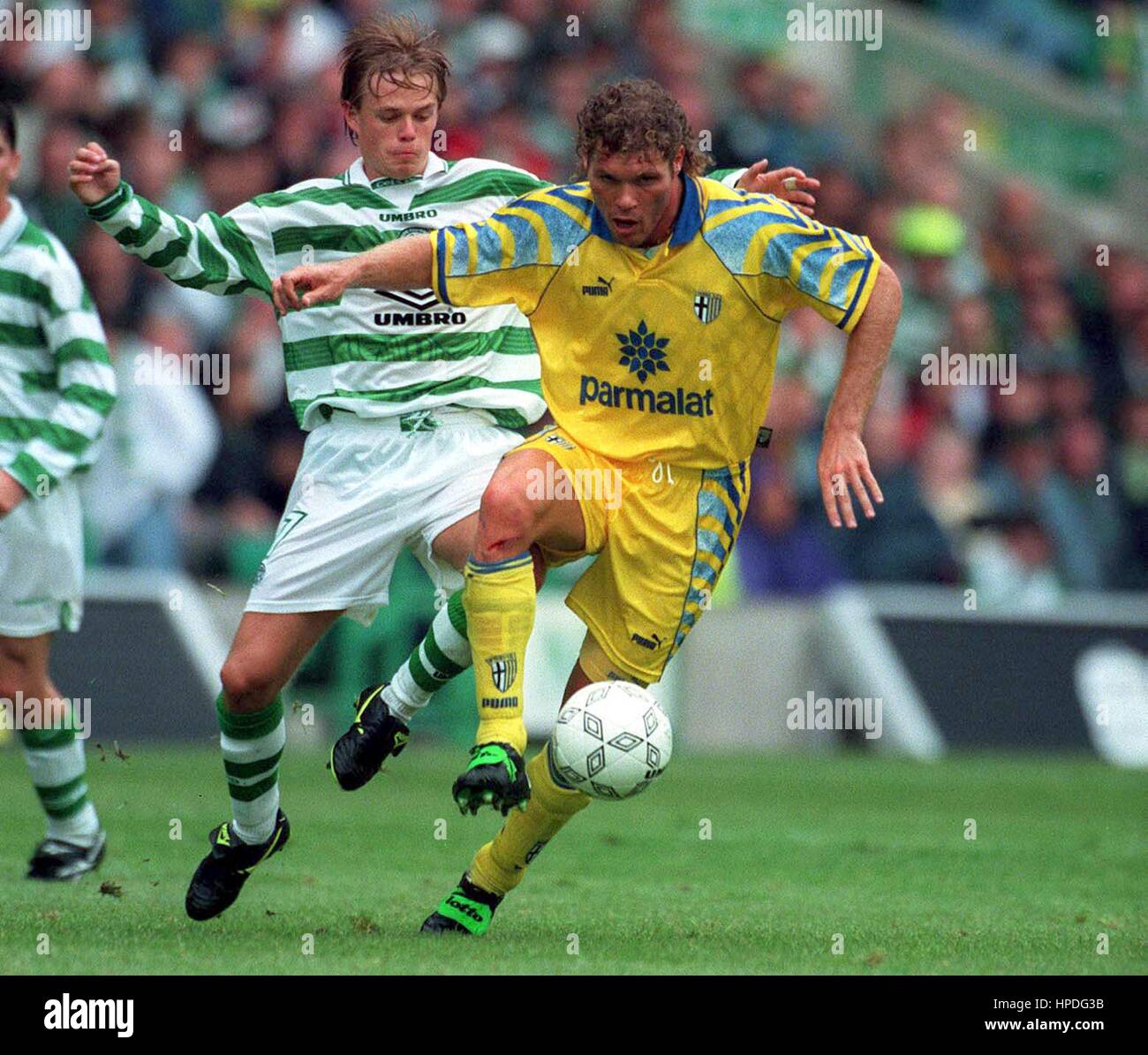 SIMON DONNELLY & MILANESE CELTIC FC V PARMA FC 26 Luglio 1997 Foto Stock