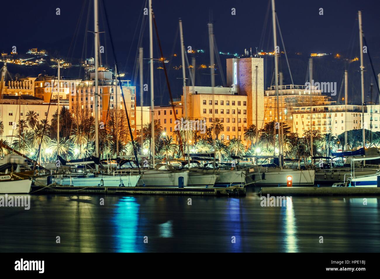 La Spezia Marina di notte, Liguria provincia dell'Italia. Marina di riflessioni. Foto Stock