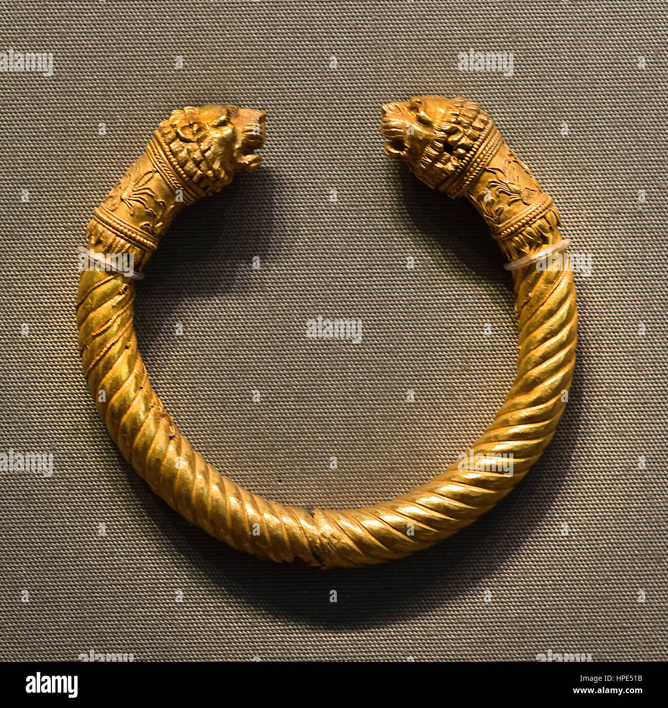 Fine Gioielli Antichi da Asyut, egiziano Egitto ( oro, anello, bracciale,  collana, ) 3 al sesto secolo D.C Foto stock - Alamy