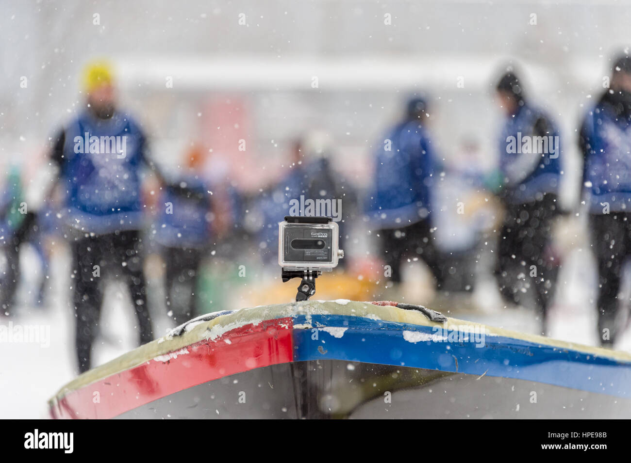 MONTREAL, CA - 12 Febbraio 2017: Montreal ghiaccio sfida in canoa sul fiume St-Lawrence. Foto Stock